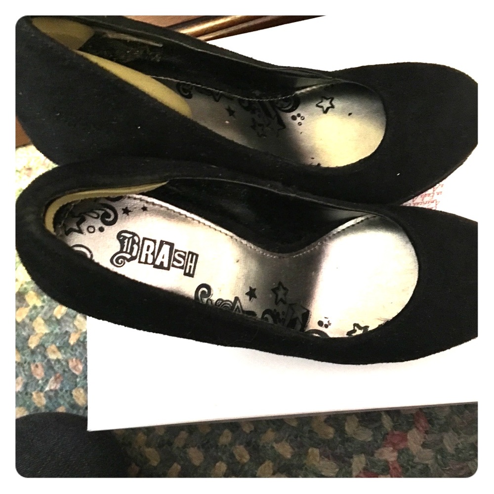 black pumps